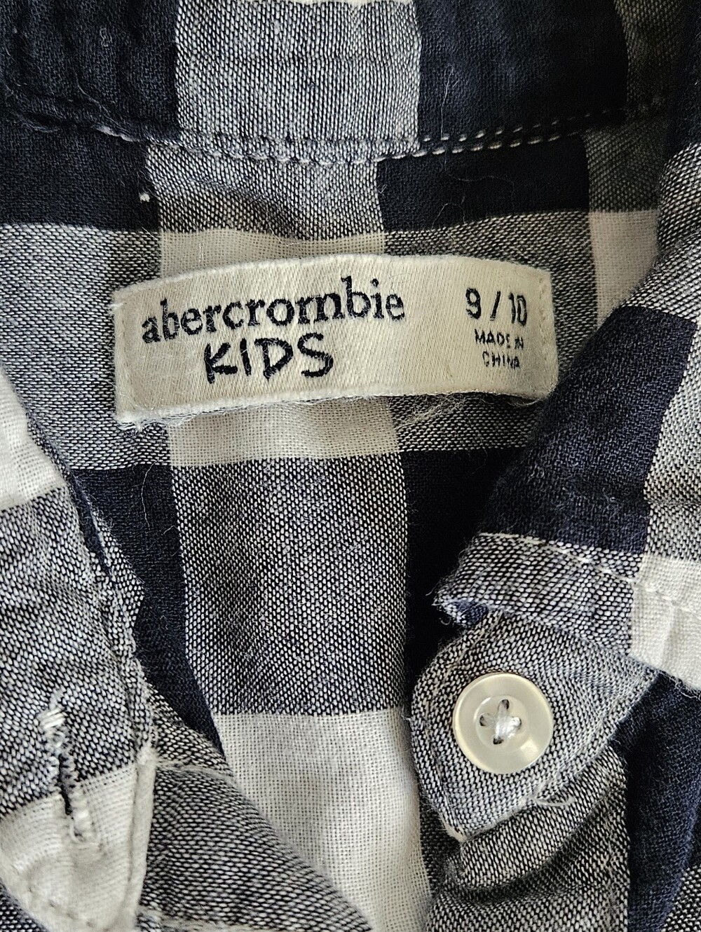 A&F Shirt - Picture 2 of 3